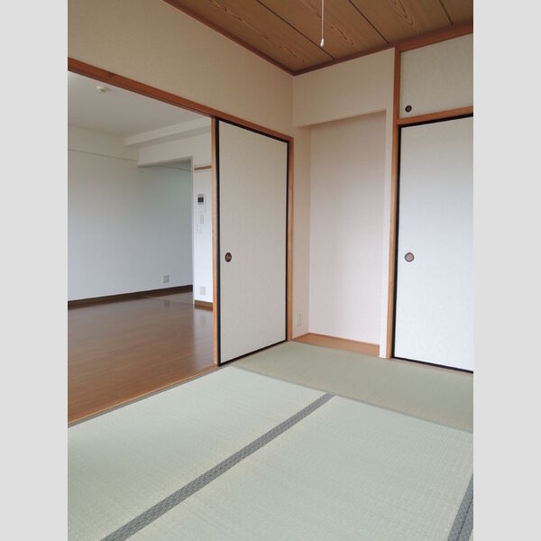 プルニエール大泉学園302号室 和室6帖