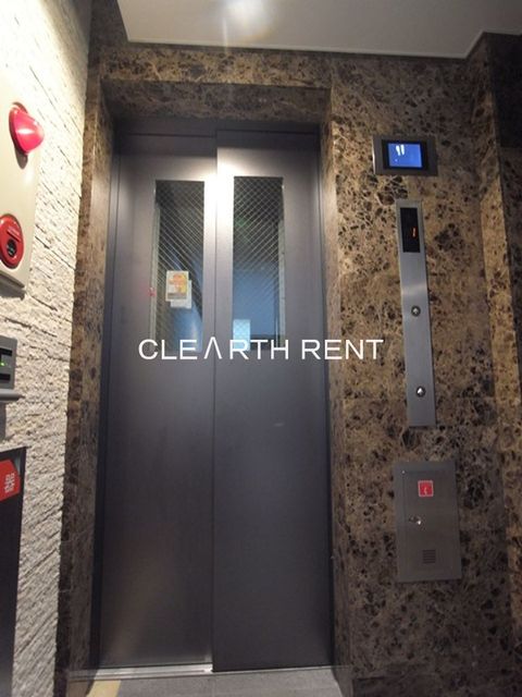 コンシェリア南青山6階 ロック機能付きエレベーター