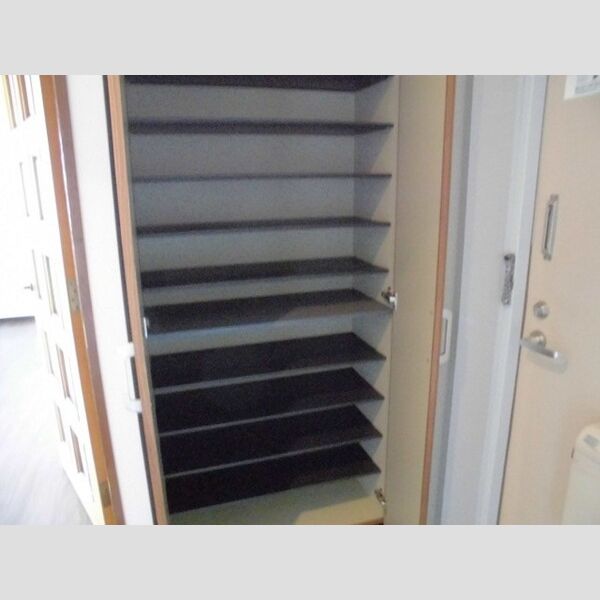 アベニールクニヤ303号室 シューズボックス