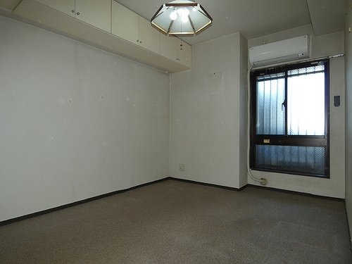 ライオンズガーデン大宮・大和田公園4階 洋室（約６.０畳　内装工事前）