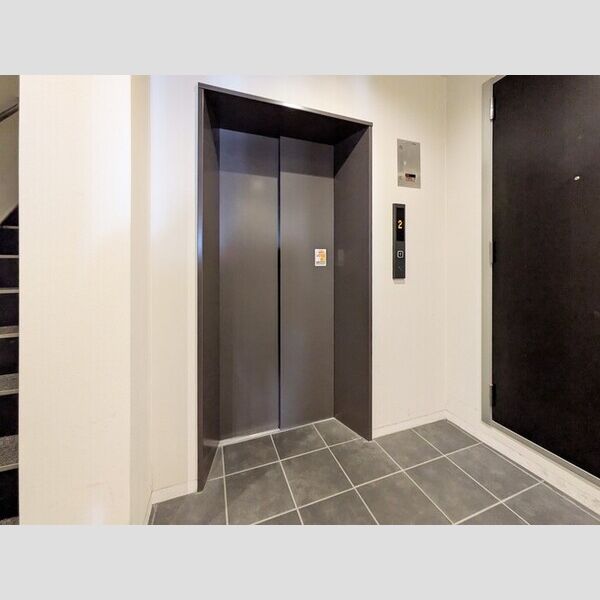 インコントリ エレベーター