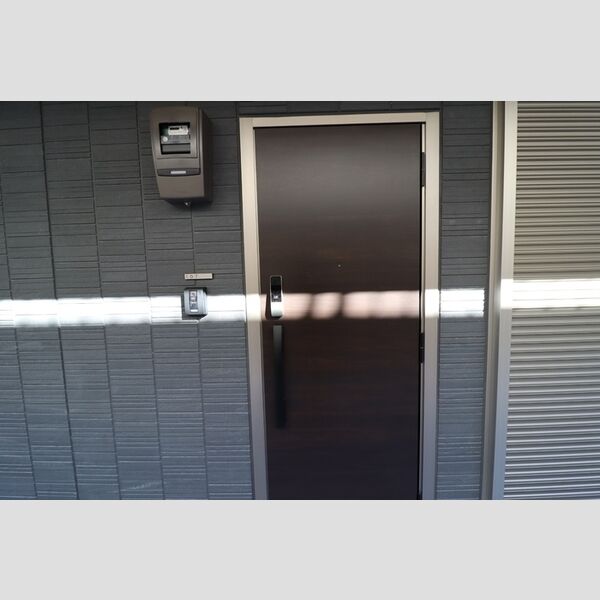 セレスティア白鳥107号室 玄関