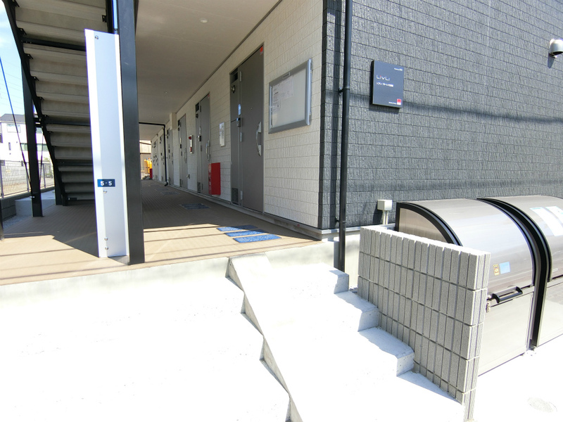 リブリ・フローレス弐番館1階 エントランス