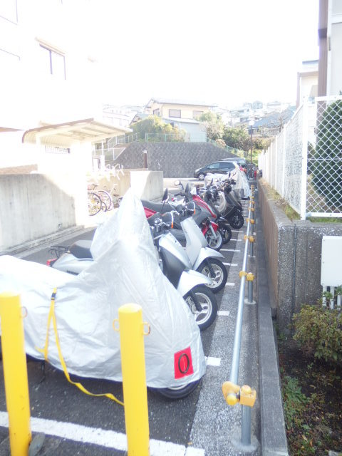 プラム・ブラッサム池の端　弐番館0202号室 バイク置場