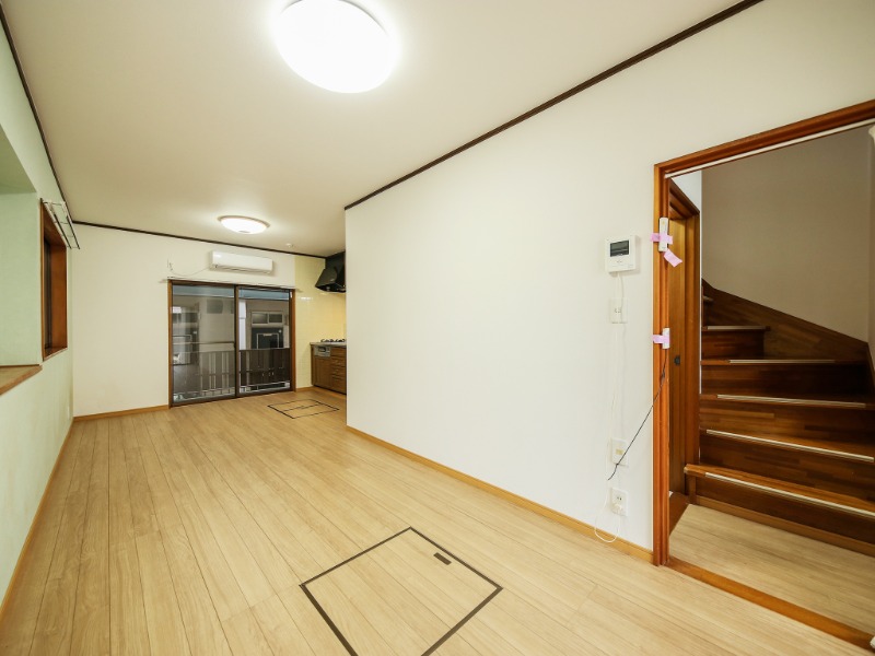 北中沢２丁目貸家 リビング