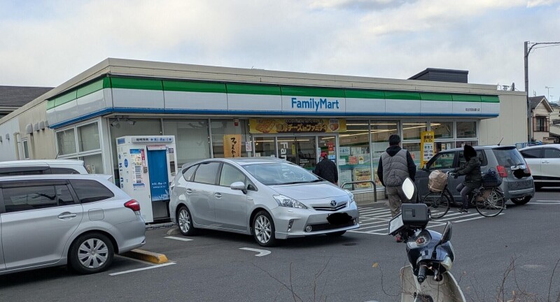 プラティーク馬事公苑(E-180)3階 ファミリーマート桜丘世田谷通り店