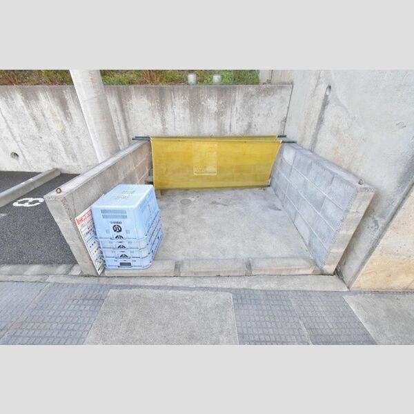 エスト コリーヌ ゴミ置き場