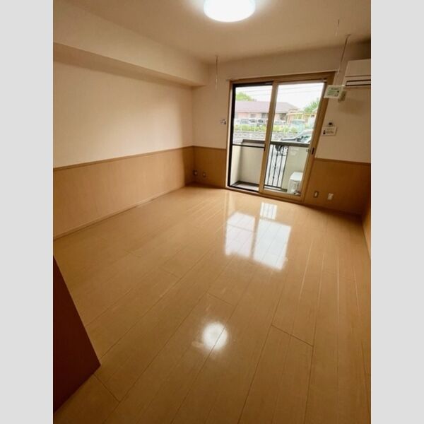 メゾン・ヴェール103号室 リビング