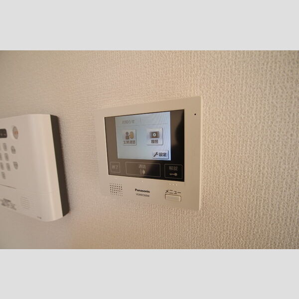 プランドールA301号室 カラーTVモニターホンで来客チェック!