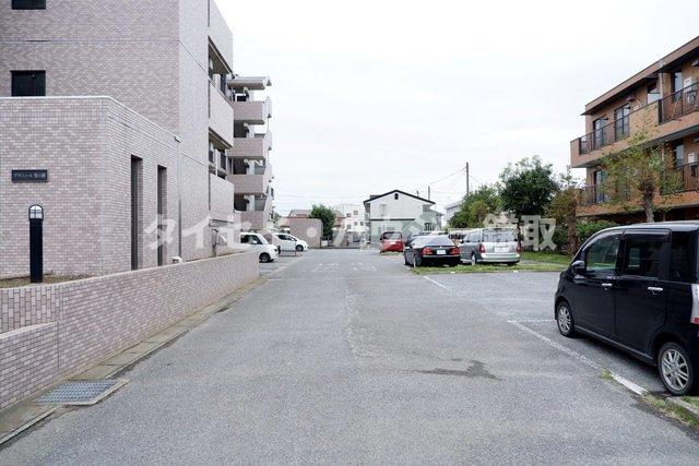 アヴニール梨の樹0102号室 敷地内駐車場あります。