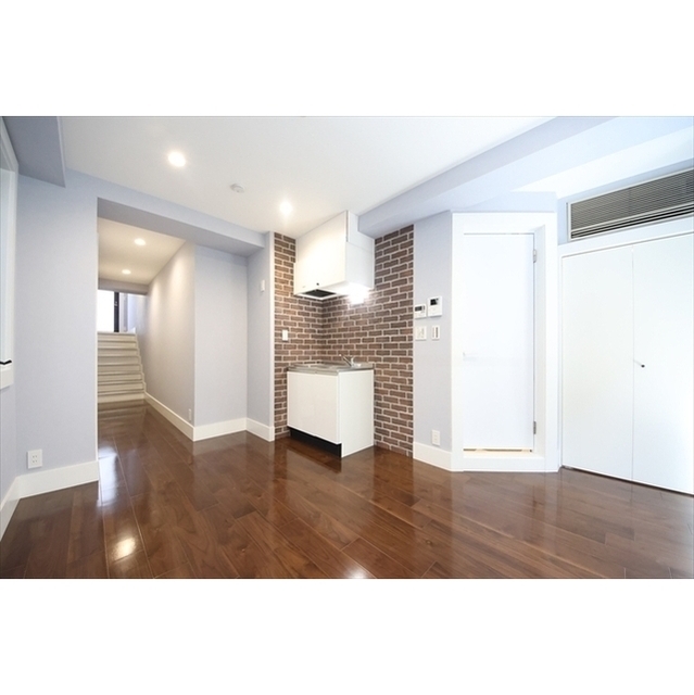 ヴィクトリアン・パレス横浜0202号室 内観