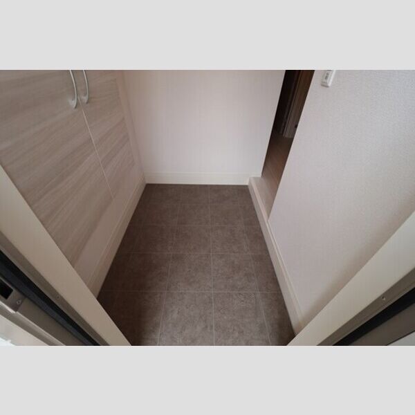 ソレイルKZ101号室 玄関