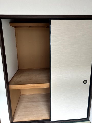 コーポちとせ 和室の収納（たっぷり入ります！）