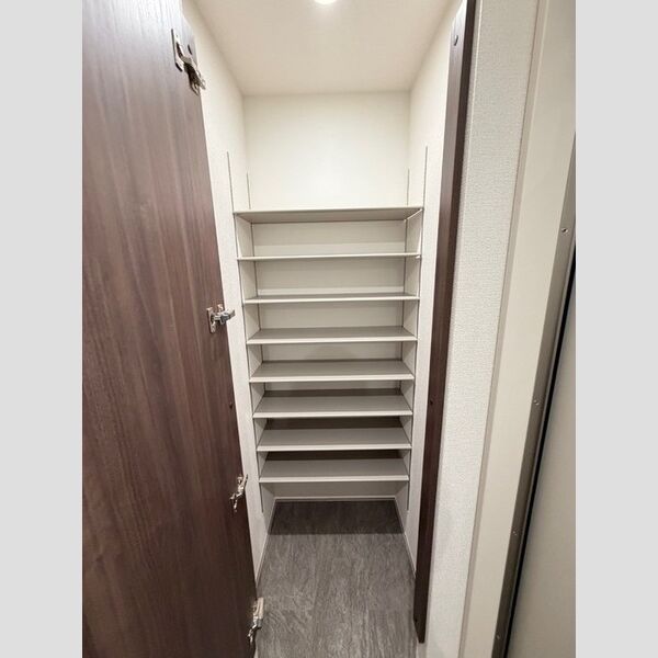 シンビジウム湘南台202号室 玄関収納