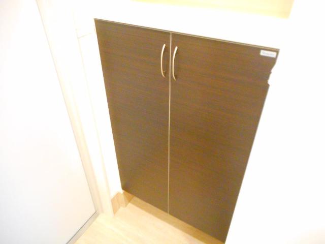 ビオラ・宮町301号室 下駄箱