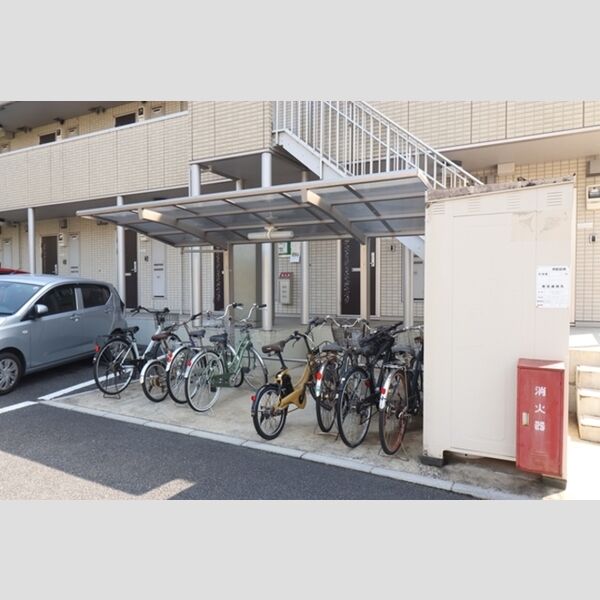 アルテール101号室 駐輪場