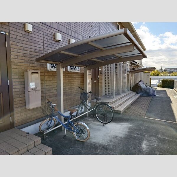 ヴィラージュ106号室 駐輪場