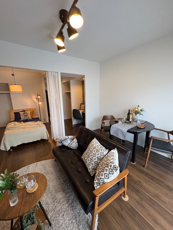 SUNBRIGHT OGIKUBO5階 ※写真は703号室（5号室は反転）