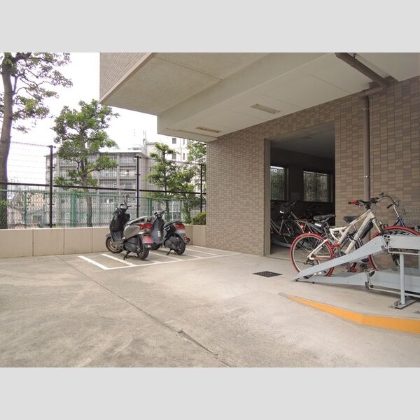 カスタリア大塚Ⅱ 駐輪場