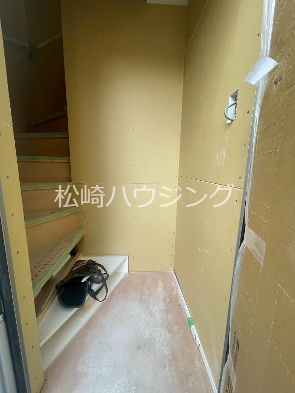 AW中野松が丘2階 玄関