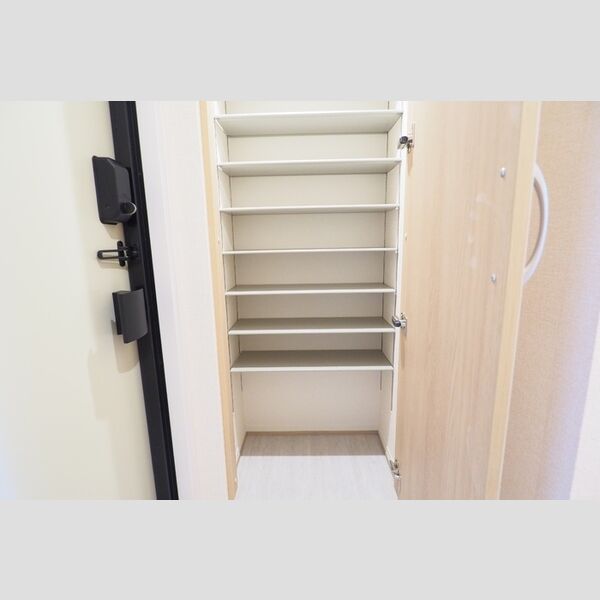 グラディーヴォレ302号室 シューズクローク