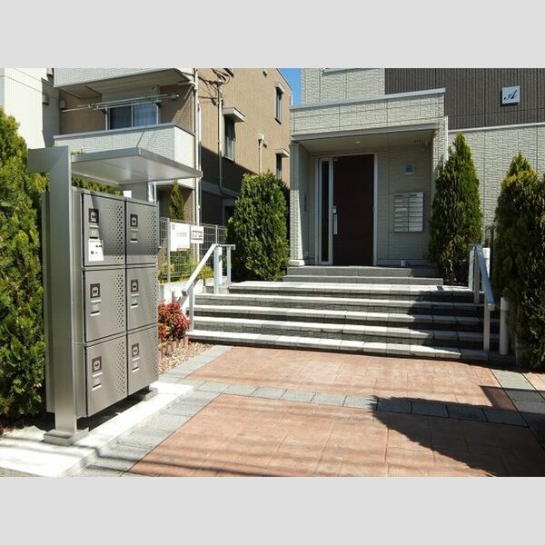 アルシオーネコート　A301号室 エントランス