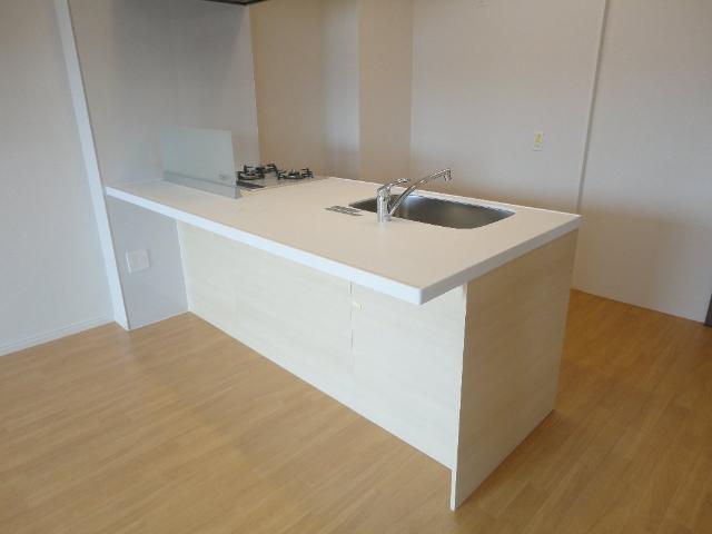 Ｒｏｍａｎｔｉｓ　Ｋａｗａｇｕｃｈｉ（ロマンティス　川口） オープンキッチン