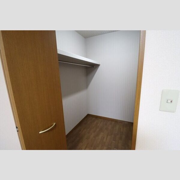 アネシス102号室 ウォークインクローゼット