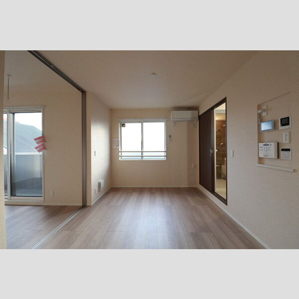 シェーンブルーメ横浜306号室 リビング