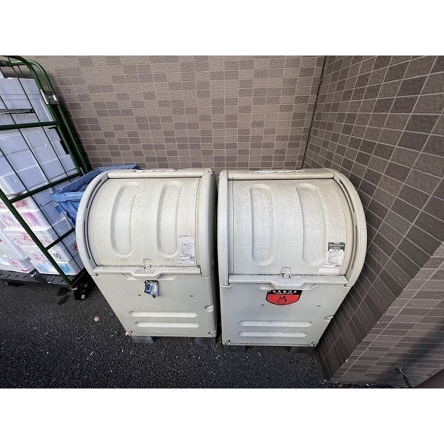 KCプレイス301号室 敷地内ゴミ置き場