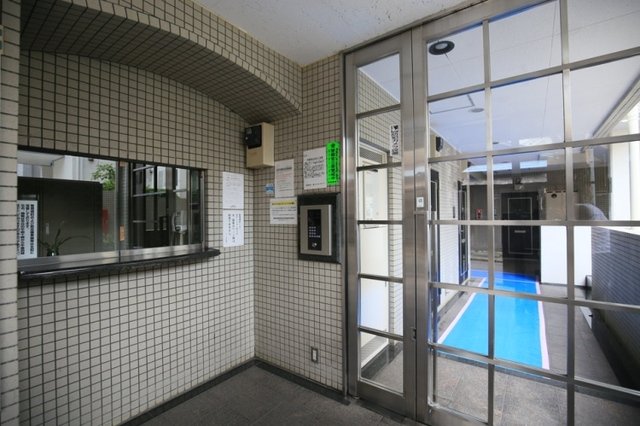 クレッセント白金3階 エントランス