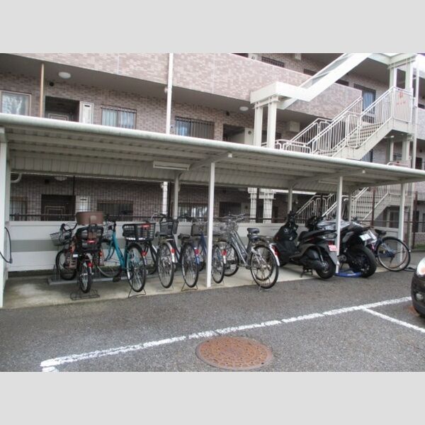 アリュール　B203号室 駐輪場