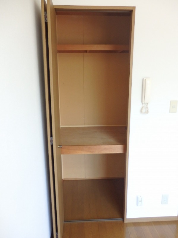 ミケーネ東葛西(E-123)2階 収納