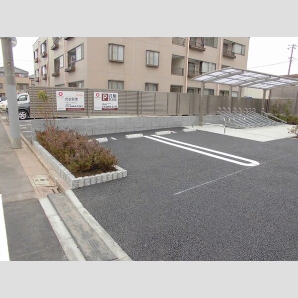 ソレイユ・ジン 駐車場