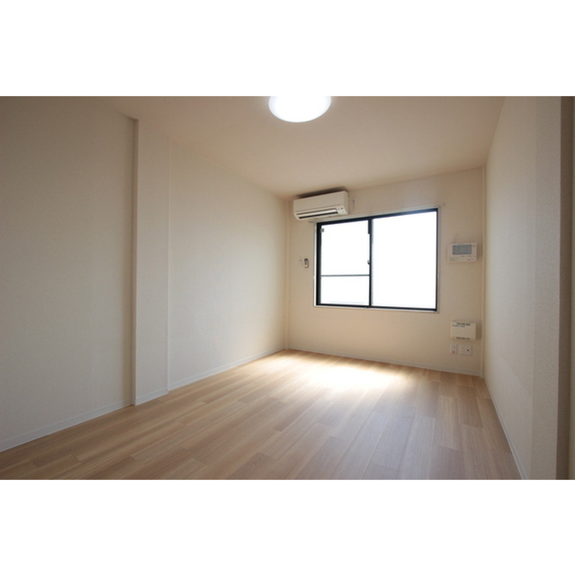 エスポアールⅡ303号室 リビング