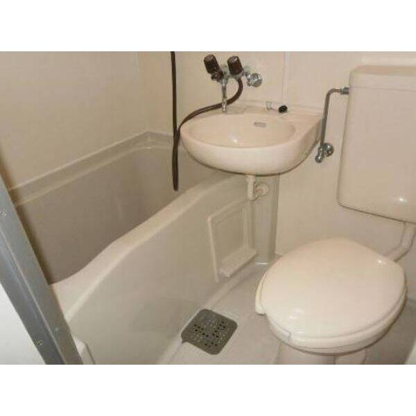 コーラル鵠沼0104号室 トイレ