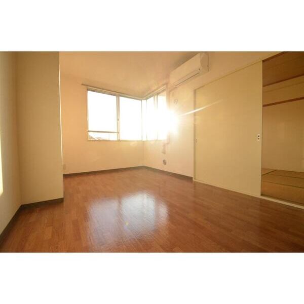 ベルウイング幕張301号室 リビング