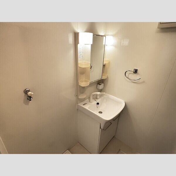 コート権太坂201号室 独立洗面台、室内洗濯機置き場有り