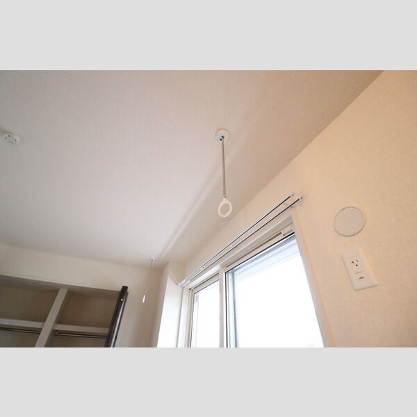 メルヴェイユおおたかの森Ⅱ202号室 室内物干し