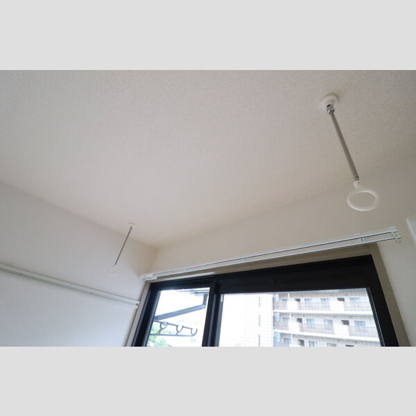 アローンヒルズ201号室 室内物干し