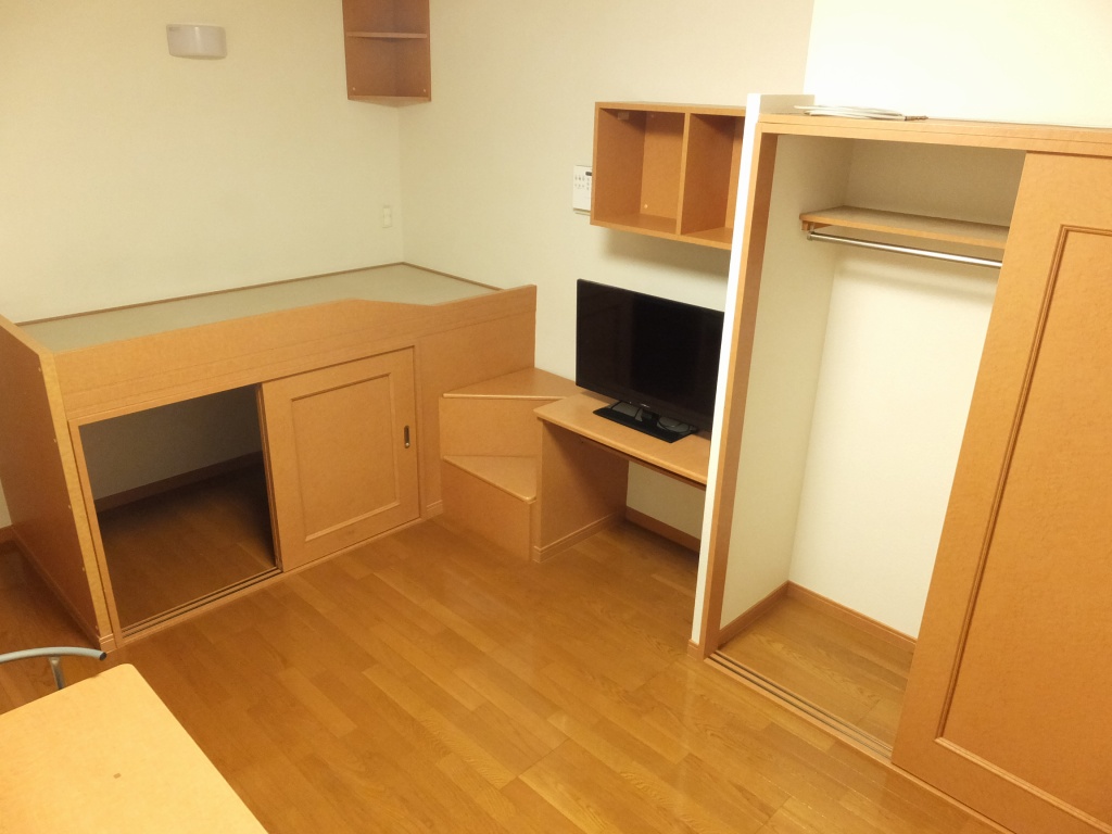 レオパレスオータムⅡ キッチン隣に収納スペース有り