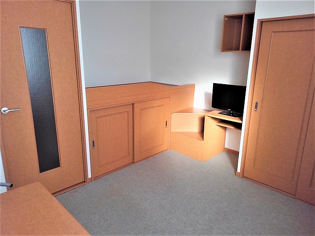 レオパレスグランティス ベッド下収納もあり多くの荷物が入ります