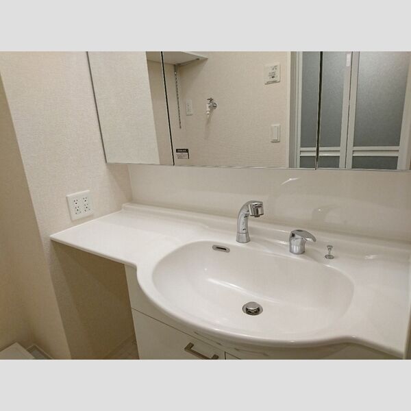 ヘリオス吉川美南　アレス 洗髪洗面化粧台