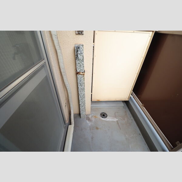 グリーンコーポ旭402号室 バルコニー洗濯機置き場