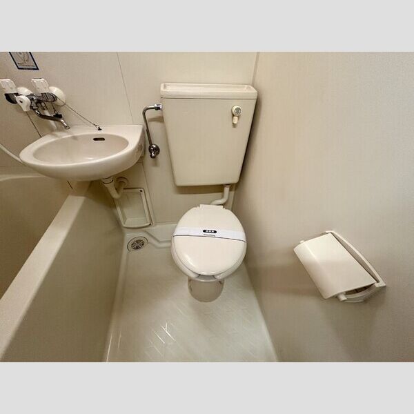 クレストガーデン津田沼105号室 トイレ