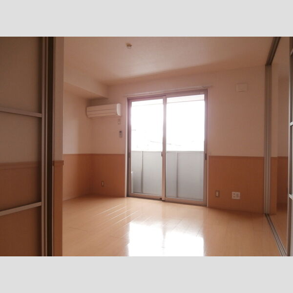 ツインコート　モダンコート202号室 洋室からリビング