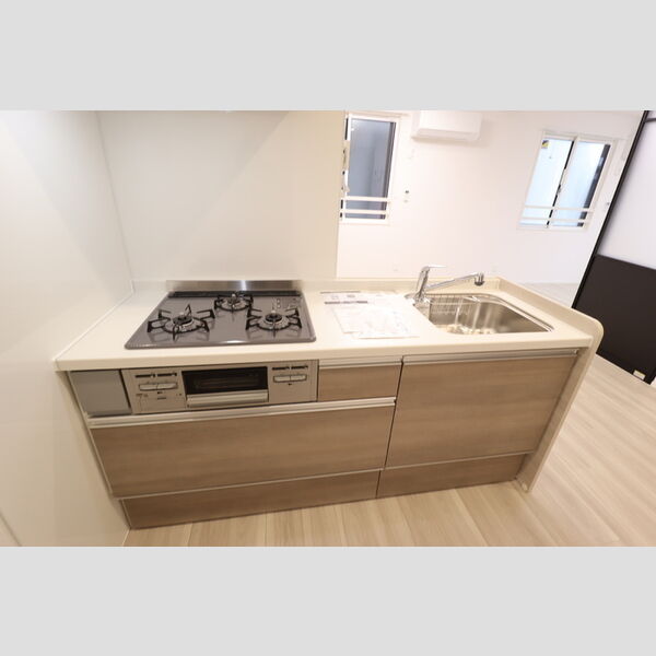 Resi NOIR(レジノワール)202号室 対面式3口ガスコンロ付システムキッチン