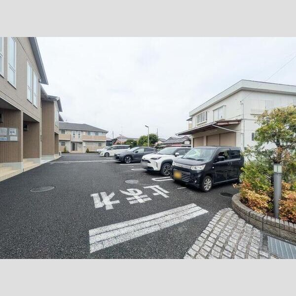 ラーク　B 駐車場