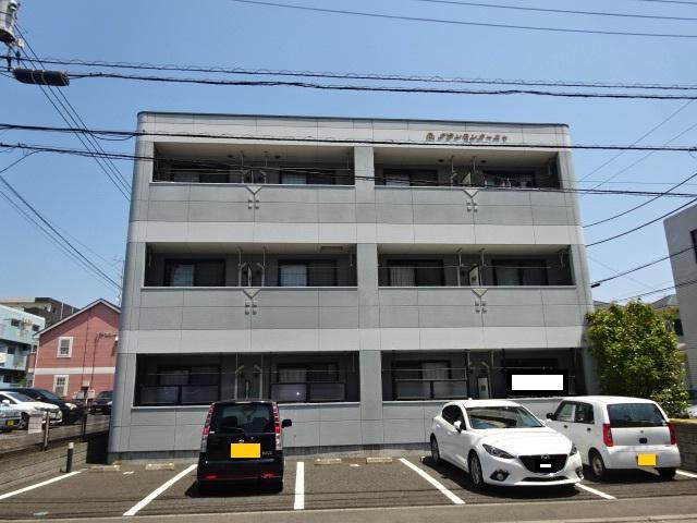 グランモンターニャ 外観写真（昼）