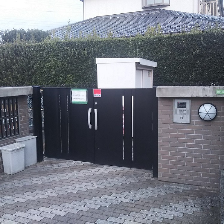 レオパレスカミーリア302号室 オートロックゲート付き。